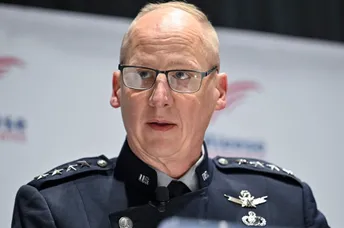 អាមេរិក សារភាពថា ពិបាកទប់ទល់នឹងមីស៊ីលទំនើប របស់រុស្ស៊ី និង ចិន - AMS Article Thumbnail