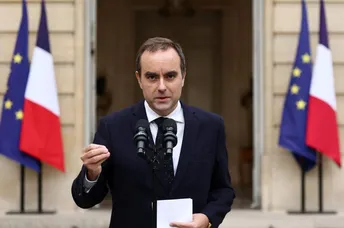 បារាំង ព្រមានថា សង្គ្រាមអ៊ុយក្រែន និងមជ្ឈិមបូព៌ា ប៉ះពាល់ធ្ងន់ធ្ងរដល់ហិរញ្ញវត្ថុគ្រួសារ រួមទាំងសេដ្ឋកិច្ចជាតិ - AMS Article Thumbnail