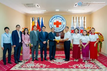 ឯកឧត្តមរដ្ឋមន្ត្រី ជា វ៉ាន់ដេត និងលោកជំទាវ សុខ លី ព្រមទាំងថ្នាក់ដឹកនាំ និងមន្ដ្រីរាជការ នៃក្រសួងប្រៃសណីយ៍និងទូរគមនាគមន៍ បរិច្ចាគថវិកា ៥ម៉ឺនដុល្លារ ក្នុងឱកាសខួបលើកទី១៦៣ ទិវាពិភពលោកកាកបាទក្រហម និងអឌ្ឍចន្ទក្រហម ៨ ឧសភា ឆ្នាំ២០២៦ - AMS Article Thumbnail