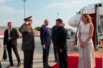 លោក Zelensky ធ្វើទស្សនកិច្ចដ៏កម្រនៅសែប៊ី ជាប្រទេសសម្ព័ន្ធមិត្តរបស់រុស្ស៊ី - AMS Article Thumbnail