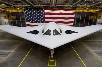 ក្រុមហ៊ុន Northrop Grumman បោះទុន ២,៥ ពាន់លានដុល្លារ ពន្លឿនការផលិតយន្តហោះទម្លាក់គ្រាប់បែកបំបាំងកាយ B-21 Raider - AMS Article Thumbnail