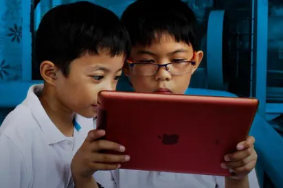 កុមារកម្ពុជាម្នាក់ ក្នុងចំណោម១០នាក់ រងគ្រោះដោយប្រព័ន្ធអ៊ីនធើណិត