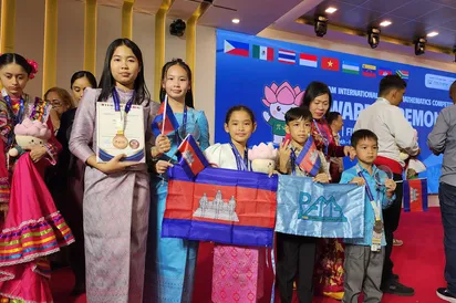 សិស្សឆ្នើមកម្ពុជា៣រូប ជំរុញយុវជនពង្រឹងសមត្ថភាពក្រោយឈ្នះមេដាយអន្តរជាតិពីចិន