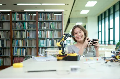 តួនាទីរបស់គ្រឹះស្ថានឧត្ដមសិក្សានៅក្នុងការអភិវឌ្ឍមូលធនមនុស្ស និងនវានុវត្តន៍បច្ចេកវិទ្យា