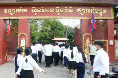 ក្រសួងអប់រំប្តូរមណ្ឌលប្រឡងពីវិទ្យាល័យហ៊ុនសែនប៊ុនរ៉ានីផ្សារដើមថ្កូវ ទៅ RULE ដើម្បីបង្កើនផាសុកភាពដល់បេក្ខជន និងគណៈមេប្រយោគ