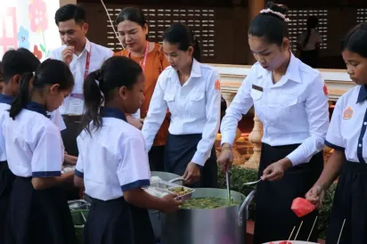 កម្ពុជាជំរុញការធានា​ឱ្យ​កុមារគ្រប់រូបទទួលបានអាហារតាមសាលារៀនប្រកបដោយសុខភាព និងអាហារូបត្ថម្ភ ត្រឹមឆ្នាំ២០៣០