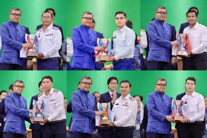 គ្រូបង្រៀន ៦រូប ជាប់ជ័យលាភីថ្នាក់ជាតិផ្នែកតែងនិពន្ធ និងផ្នែកស្មូតកំណាព្យ អបអរសាទរទិវាគ្រូបង្រៀន ០៥ តុលា ២០២៦