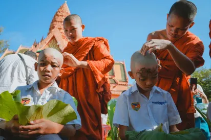 សិស្សបឋមសិក្សាវត្តរាជបូណ៌ ៦៩នាក់ ស្ម័គ្រចិត្តបំបួសជាសាមណេរ និងសីលវតីជាលើកដំបូង ដើម្បីបណ្តុះសីលធម៌តាំងពីកុមារភាព