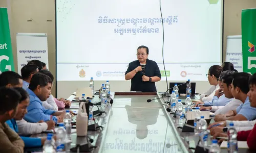 ក្រសួងអប់រំ ពង្រឹងសមត្ថភាពអក្ខរកម្មព័ត៌មាន ដល់គ្រូបង្រៀន និងសិស្សតាមសាលារៀននៅតំបន់ដាច់ស្រយាល