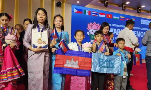 សិស្សឆ្នើមកម្ពុជា៣រូប ជំរុញយុវជនពង្រឹងសមត្ថភាពក្រោយឈ្នះមេដាយអន្តរជាតិពីចិន