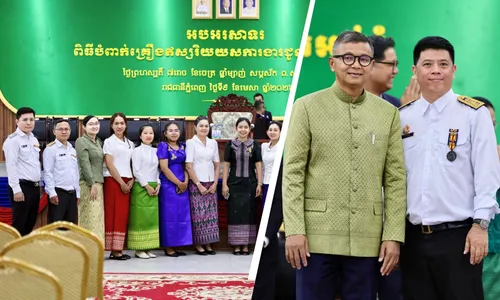 គ្រូ និងមន្រ្តីអប់រំ ៨៦៣នាក់ ទទួលគ្រឿងឥស្សរិយយសពីក្រសួងអប់រំ