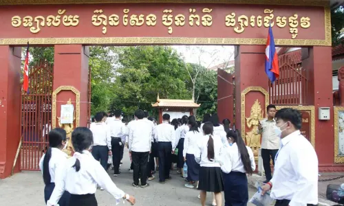 ក្រសួងអប់រំប្តូរមណ្ឌលប្រឡងពីវិទ្យាល័យហ៊ុនសែនប៊ុនរ៉ានីផ្សារដើមថ្កូវ ទៅ RULE ដើម្បីបង្កើនផាសុកភាពដល់បេក្ខជន និងគណៈមេប្រយោគ
