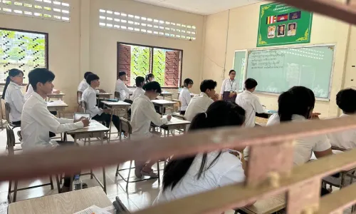 ក្រសួង​អប់រំ ​៖​ ​ដំណើរការ​សំណេរ​ព្រឹក​ថ្ងៃទី​២​ ​នៃ​សម័យ​ប្រឡង​បាក់ឌុប​ឆ្នាំ​២០២៦​ ​ប្រព្រឹត្តទៅ​ដោយ​រលូន​