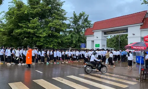 ក្រសួង​អប់រំ​ប្រាប់​ឱ្យ​បេក្ខជន​ប្រឡង​បាក់ឌុប​ត្រៀម​សម្ភារៈ​ការពារ​ទឹកភ្លៀង​