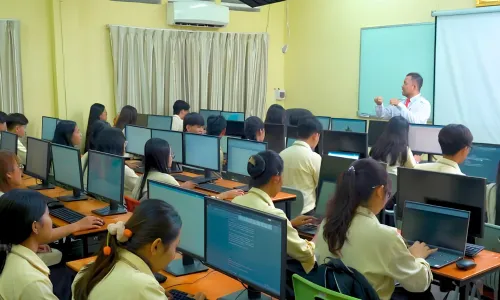 ជំនាញ​ទីផ្សារ​ឌីជីថល ​៖​ ​ជម្រើស​សិក្សា​ ​ឆ្លើយតប​ទីផ្សារ​ការងារ​ និង​ឱកាស​ទទួលបាន​ប្រាក់​ចំណូល​ខ្ពស់​