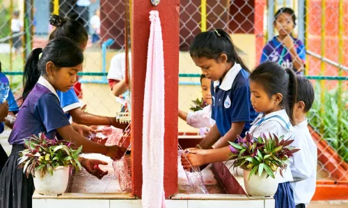 យូនីសេហ្វ ៖ ៩០% នៃសាលារៀនកម្ពុជាមានសេវាទឹកស្អាតបរិភោគនៅកម្រិតមូលដ្ឋាន