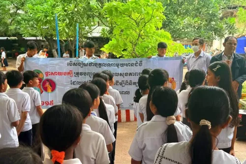 ក្រសួង​អប់រំ​បង្កើត​សារ​អប់រំ​បង្ការ​ជំងឺ​ ​H​5​N​1​ ​សម្រាប់​សិស្ស​នៅ​តាម​សាលារៀន​ ​ខណៈ​កុមារ​នៅតែ​ជា​ក្រុម​ប្រឈម​ហានិភ័យ​ខ្ពស់​