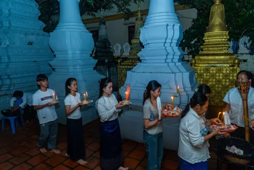 មន្ត្រីសាសនា និងអ្នកជំនាញ ជំរុញការរក្សាប្រពៃណីបោះបាយបិណ្ឌ ខណៈមានការវែកញែករឿងខ្ជះខ្ជាយបាយ