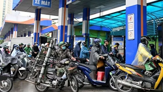 វៀតណាម គ្រោងឈប់យកពន្ធប្រេងនាំចូល ចំពេលវឹកវរនៅមជ្ឈិមបូព៌ា - AMS Article Thumbnail