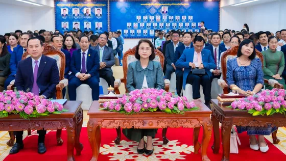 កម្ពុជានឹងធ្វើឲ្យស្នាមញញឹមខ្មែរក្លាយជា«ប្រេនសកល» តភ្ជាប់បេះដូងប្រជាជាតិហ្វ្រង់កូហ្វូនី - AMS Article Thumbnail