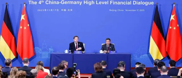 ចិន វ៉ាដាច់ សហរដ្ឋអាម៉េរិក ក្លាយជាដៃគូពាណិជ្ជកម្មកំពូលទី ១ របស់អាល្លឺម៉ង់ក្នុងឆ្នាំ២០២៥ - AMS Article Thumbnail