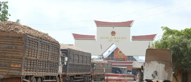 កម្ពុជា-​វៀតណាមបើកច្រករបៀងដឹកជញ្ជូនថ្មី នៅឆ្នាំនេះ ស្របពេលកម្ពុជាកំពុងមានបញ្ហាព្រំដែនជាមួយថៃ - AMS Article Thumbnail