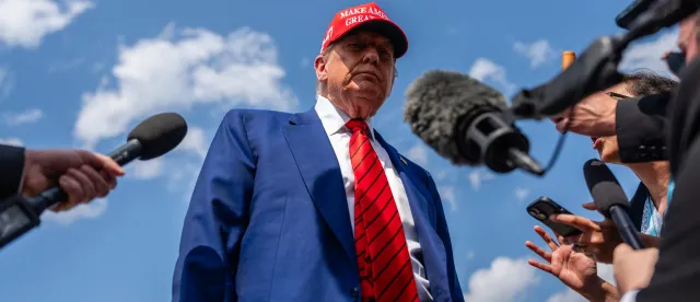 លោក ត្រាំ ទទួលស្គាល់ថា តម្លៃប្រេងសាំងនៅអាម៉េរិក អាចនឹងបន្តឡើងថ្លៃខ្ពស់កប់ពពកដល់ចុងឆ្នាំ - AMS Article Thumbnail