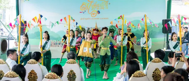 “សង្រ្កាន្តអម្រឹត ឆ្នាំ២០២៦” ផ្សារភ្ជាប់នឹងការគោរពដឹងគុណវីរៈកងទ័ពជួរមុខ - AMS Article Thumbnail