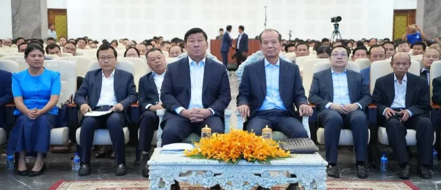 ក្រសួងចំនួន២ រួមគ្នារៀបចំសិក្ខាសិលាធ្វើទំនើបកម្មឌីជីថលដើម្បីផ្តល់ភាពងាយស្រួលជូនប្រជាពលរដ្ឋ - AMS Article Thumbnail