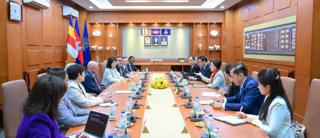 សាជីវកម្មហិរញ្ញវត្ថុអន្តរជាតិ បន្តគាំទ្រវិស័យហិរញ្ញវត្ថុនៅកម្ពុជា - AMS Article Thumbnail