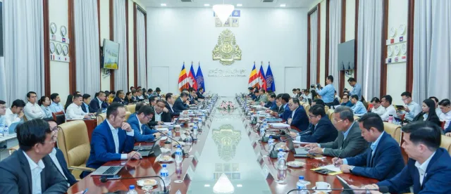 រដ្ឋាភិបាលកំពុងពិនិត្យលើគម្រោងស្នើសុំវិនិយោគចំនួន៧ មានទុនសរុបប្រមាណ ៣៥០លានដុល្លារ - AMS Article Thumbnail