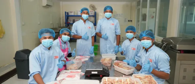 ពី​អាជីវកម្ម​គ្រួសារ​ ​ទៅ​សិប្បកម្ម​កែច្នៃ​​សាច់​ ១ ​តោន​ក្នុង​មួយ​ថ្ងៃ​៖ ​«​ជីលីណា​» ​ចង់​ឈាន​ទៅ​ទីផ្សារ​អន្តរជាតិ​ - AMS Article Thumbnail