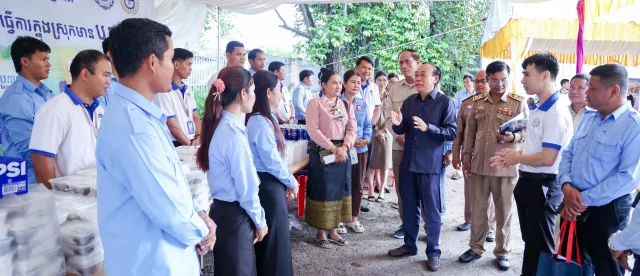 មន្រ្តីជាន់ខ្ពស់ក្រសួងការងារ៖ ការងារជាង ៩ម៉ឺនកន្លែងកំពុងរង់ចាំបងប្អូន ដើម្បីបង្កើតប្រាក់ចំណូលប្រកបដោយភាពថ្លៃថ្នូរនៅក្នុងស្រុក - AMS Article Thumbnail