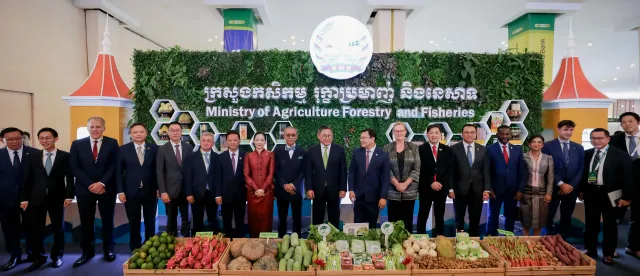 មោទនភាព ! វេទិកា និងពិព័រណ៍កសិកម្មកម្ពុជា ឆ្នាំ២០២៦ (CAFE 26) ត្រូវបានបិទបញ្ចប់ទៅដោយជោគជ័យ និងទទួលបានផ្លែផ្កាយ៉ាងត្រចះត្រចង់ - AMS Article Thumbnail