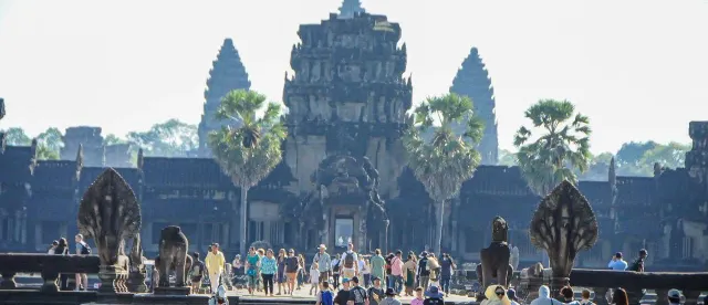 វៀតណាម វ៉ា​ដាច់​ចិន​ ក្លាយជា​ទីផ្សារ​ទេសចរ​ធំ​បំផុត​របស់​កម្ពុជា​ - AMS Article Thumbnail