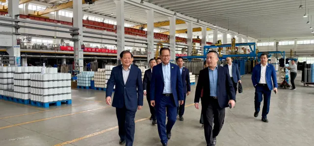 Thumbnail for ក្រសួងបរិស្ថាន គាំទ្រការវិនិយោគបៃតងរបស់រោងចក្រផលិតក្រណាត់ចិន និងលើកទឹកចិត្តឱ្យមកវិនិយោគនៅកម្ពុជា