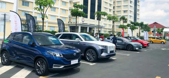 Thumbnail for និន្នាការប្រើប្រាស់យានយន្តអគ្គិសនីនៅកម្ពុជាកើនឡើងរហូតដល់ជាង​ ១៦ ២០០គ្រឿងគិតត្រឹមត្រីមាសទី១ឆ្នាំនេះ