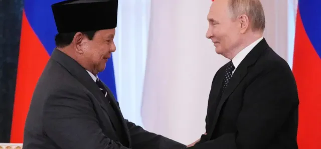 Thumbnail for ប្រធានាធិបតីឥណ្ឌូណេស៊ី Subianto​ ទៅរុស្ស៊ី ពិភាក្សាជាមួយលោក Putin លើកិច្ចព្រមព្រៀងប្រេង