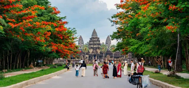 Thumbnail for អ្នកជំនាញ​រំពឹង​ថា​ ​យុទ្ធនាការ​បញ្ចុះ​តម្លៃ​រហូតដល់​ ​៥០​% ​ជួយ​ជំរុញ​សកម្មភាព​ទេសចរណ៍​ក្នុង​ខេត្ត​សៀមរាប​