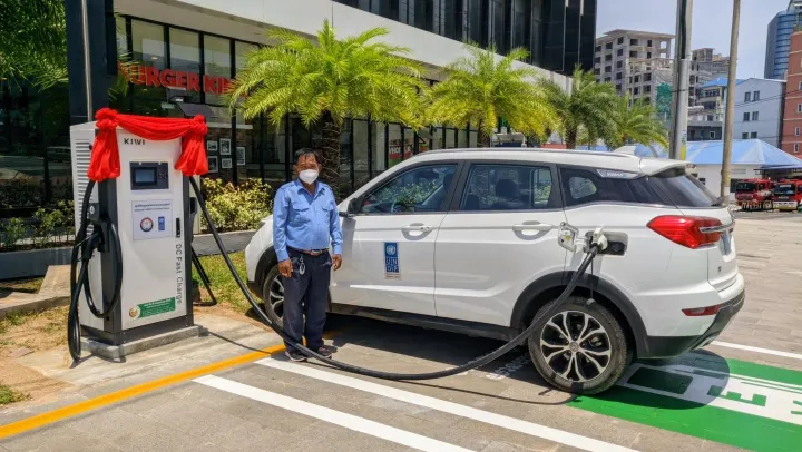 ពលរដ្ឋកម្ពុជាជាច្រើនងាកមកប្រើប...