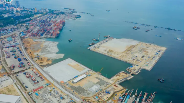 វត្តមានចំណតផែកុងតឺន័រទឹកជ្រៅថ្...