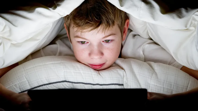 សញ្ញាទាំង ៧ ដែលបញ្ជាក់ថា កូនរបស់អ្នកកំពុងញៀនអេក្រង់ និងវិធីសាស្ត្រដោះស្រាយ