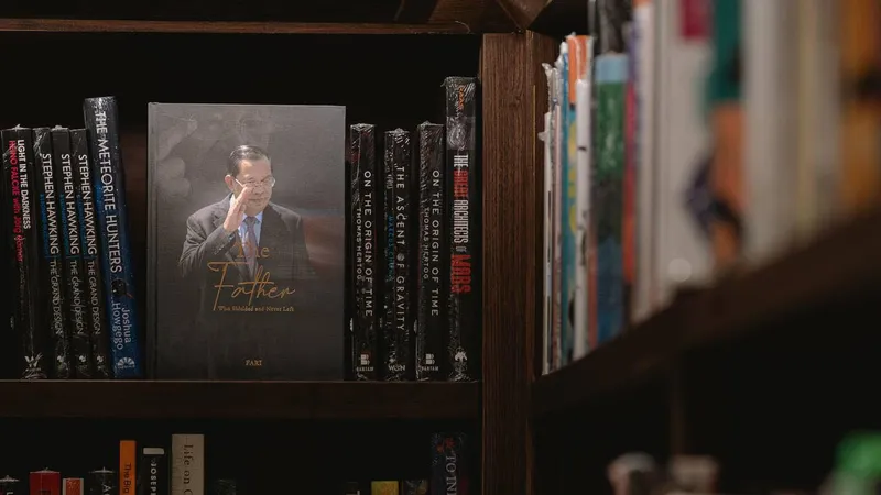 អន្តរជាតិថា សៀវភៅ "The Father" ជាមេរៀនសម្រាប់មេដឹកនាំជំនាន់ក្រោយ ត្រូវរៀនសូត្រពីសម្ដេច ហ៊ុន សែន