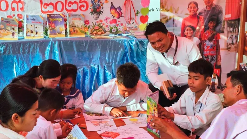 យុទ្ធនាការ «៥៦០០រៀល» ជួយកុមារនៅជំរំភៀសសឹក ក្នុងខេត្តបន្ទាយមានជ័យ និងខេត្តព្រះវិហារ