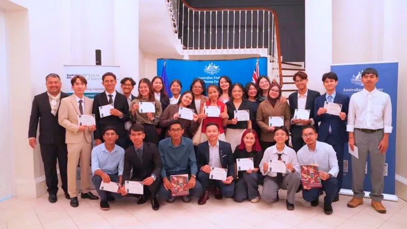 យុវជន​ឆ្នើម​កម្ពុជា​ ​២៨​រូប​ ក្លាយ​ជា​អ្នកវិភាគ​គោលនយោបាយ​ជំនាន់​ថ្មី​ ​ក្រោយ​ទទួល​ការ​បណ្ដុះបណ្ដាល​ពី​អូស្ត្រាលី​