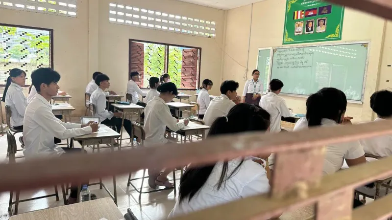 ក្រសួង​អប់រំ ​៖​ ​ដំណើរការ​សំណេរ​ព្រឹក​ថ្ងៃទី​២​ ​នៃ​សម័យ​ប្រឡង​បាក់ឌុប​ឆ្នាំ​២០២៦​ ​ប្រព្រឹត្តទៅ​ដោយ​រលូន​