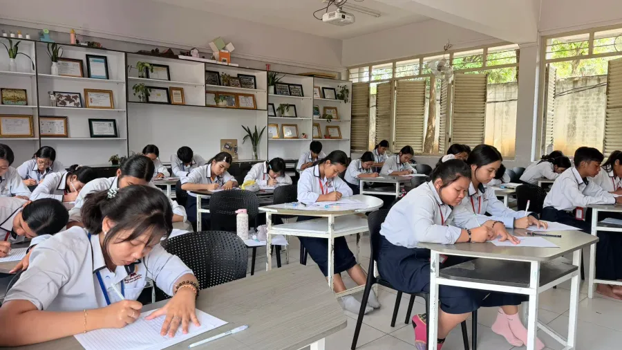 ក្រសួងអប់រំគ្រោងអនុវត្តការបង្រៀន និងរៀនតាមអនឡាញ នៅកម្រិតមធ្យមសិក្សា ចំពេលវិបត្តិតម្លៃប្រេងឥន្ទនៈកើនឡើង