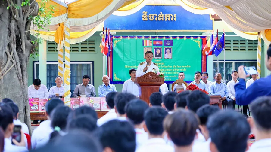 រដ្ឋមន្រ្តីអប់រំ លើកទឹកចិត្តសិស្សត្រៀមប្រឡងបាក់ឌុប បន្តខិតខំរៀនឱ្យអស់ពីលទ្ធភាព