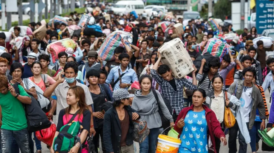 លំហូរសាច់ប្រាក់ពីបរទេសធ្លាក់ចុ...