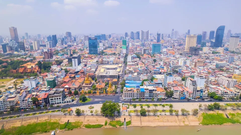 កម្ពុជាស្ថិតលើផ្លូវវិជ្ជមានឆ្ព...